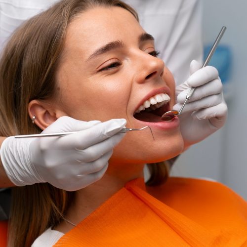 close-up-dentist-instruments (1)
